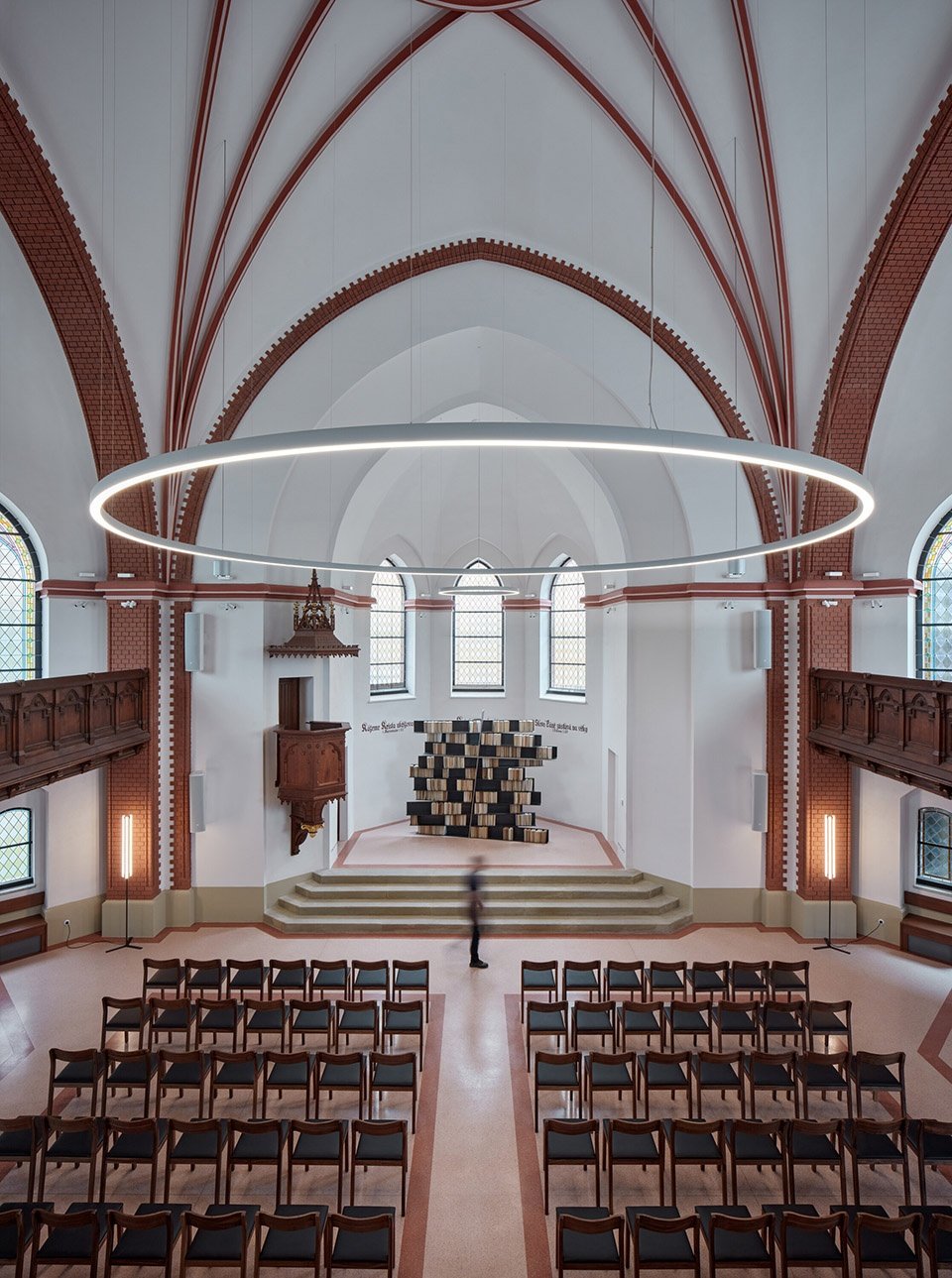 红色教堂改造，捷克 / atelier-r