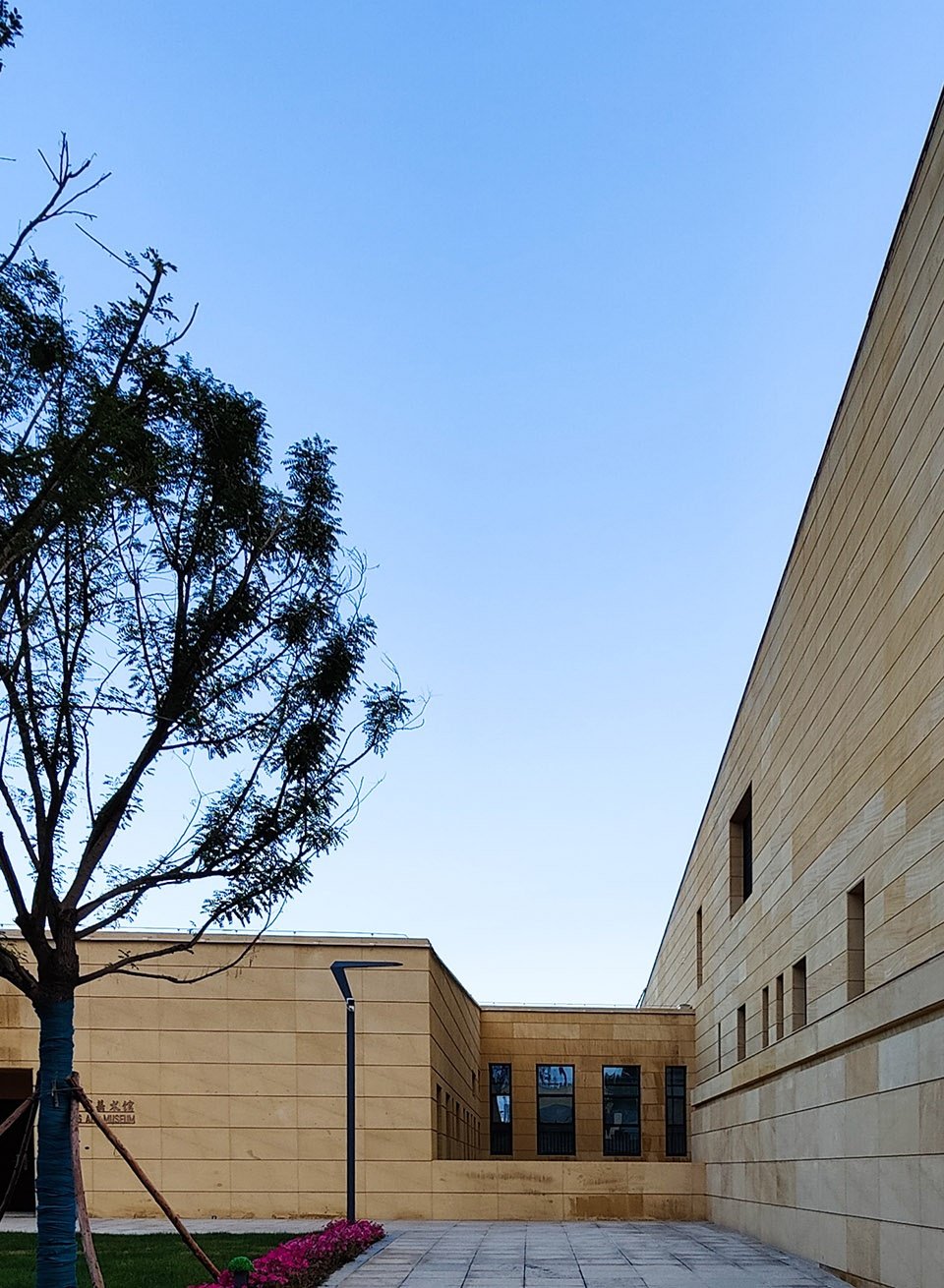 西宁市群众文化艺术活动交流中心，青海 / 西安建筑科技大学设计研究总院有限公司