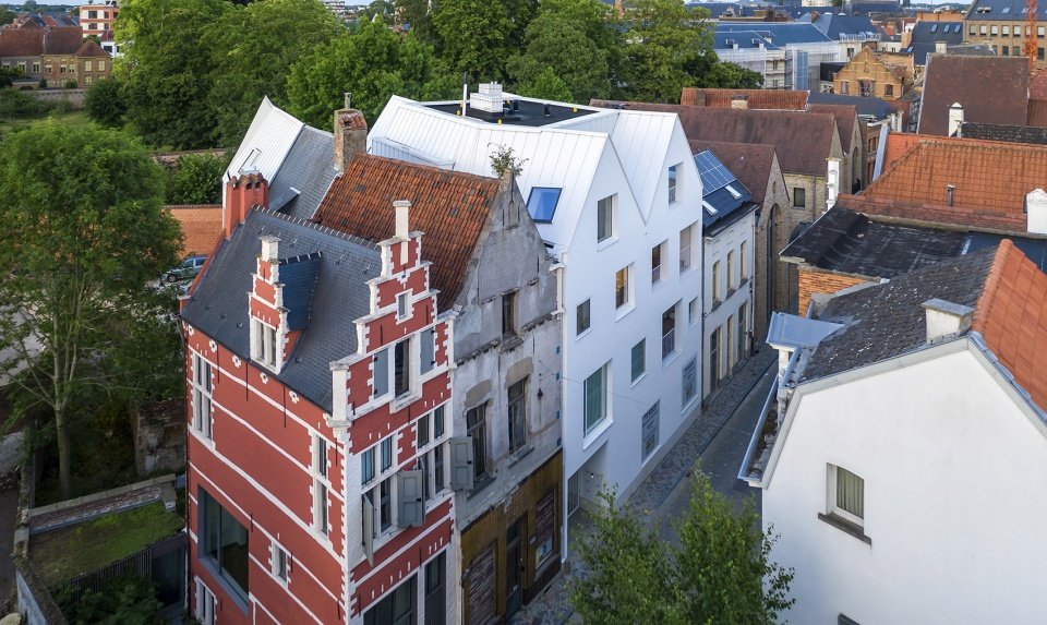 “在城市”公寓，比利时 / dmvA Architects