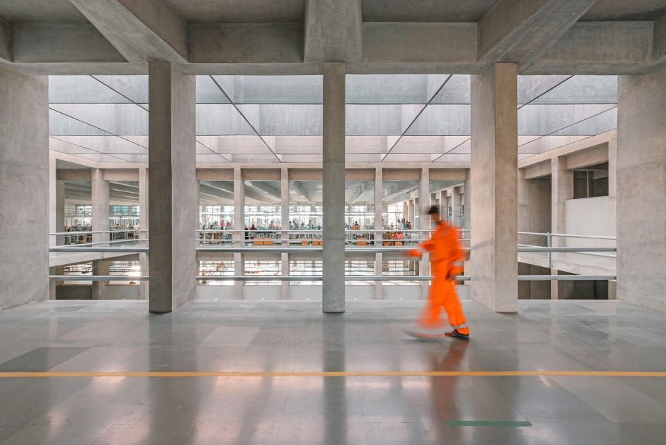 Mallcom 工厂，印度 / IKSOI