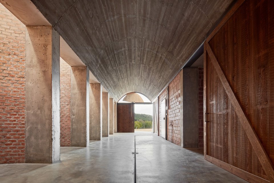 Mont-Ras 酿酒厂，西班牙 / Jorge Vidal Studio