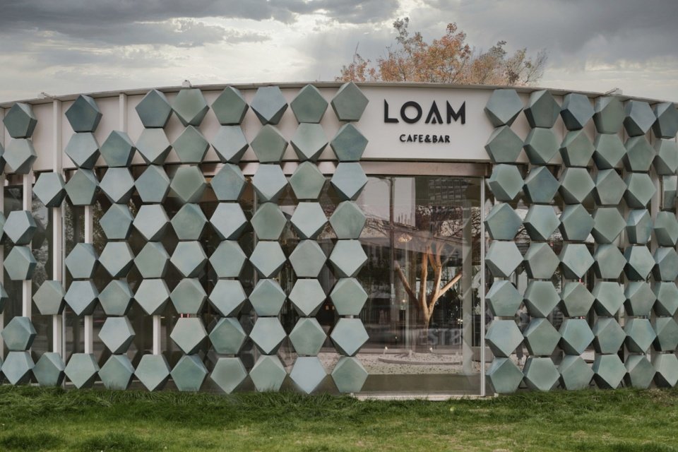青枫树下的 LOAM 瓷屋咖啡，上海 / 八荒设计