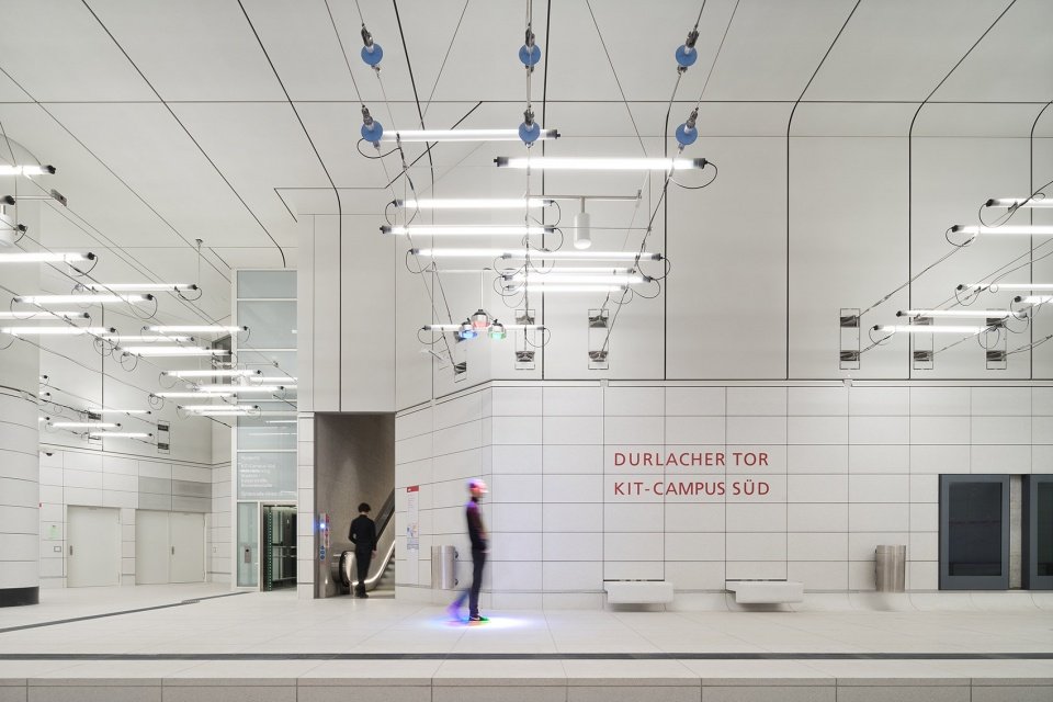 Karlsruhe 轻铁隧道，德国 / allmannwappner