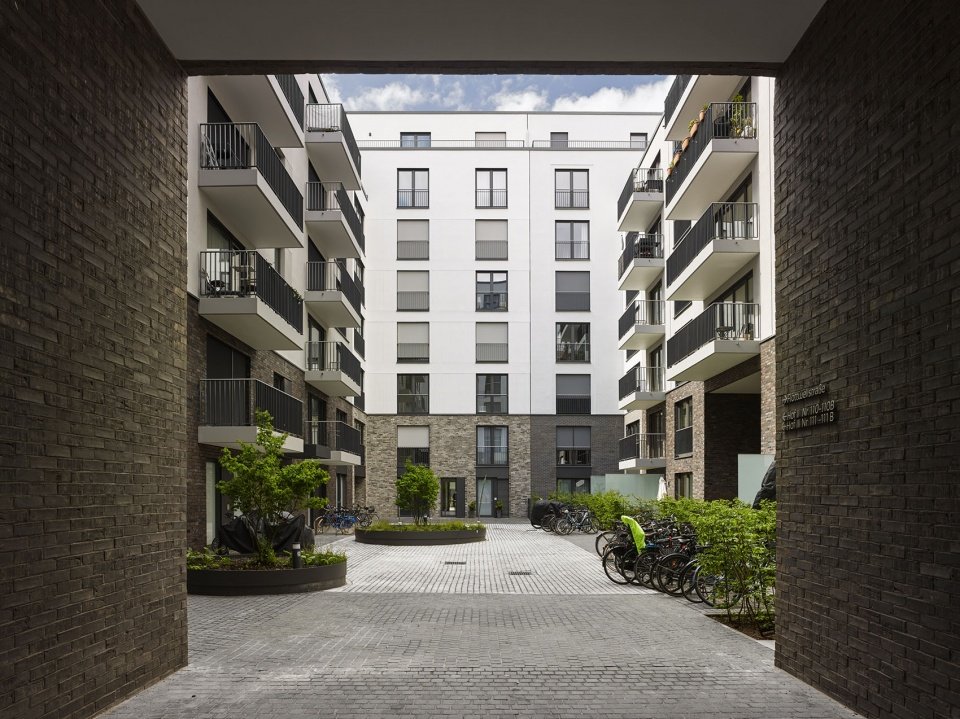 三庭院建筑综合体，德国 / TCHOBAN VOSS Architekten