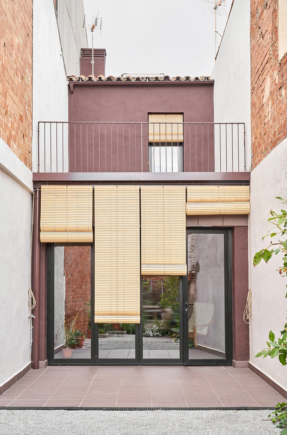 82SAN 塔拉萨联排住宅翻新扩建，巴塞罗纳 /  Vallribera Arquitectes