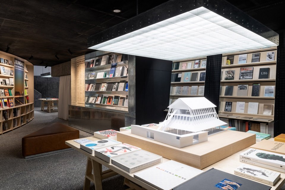 阿那亚卷宗书店和友谊书展，秦皇岛 / 亘建筑事务所