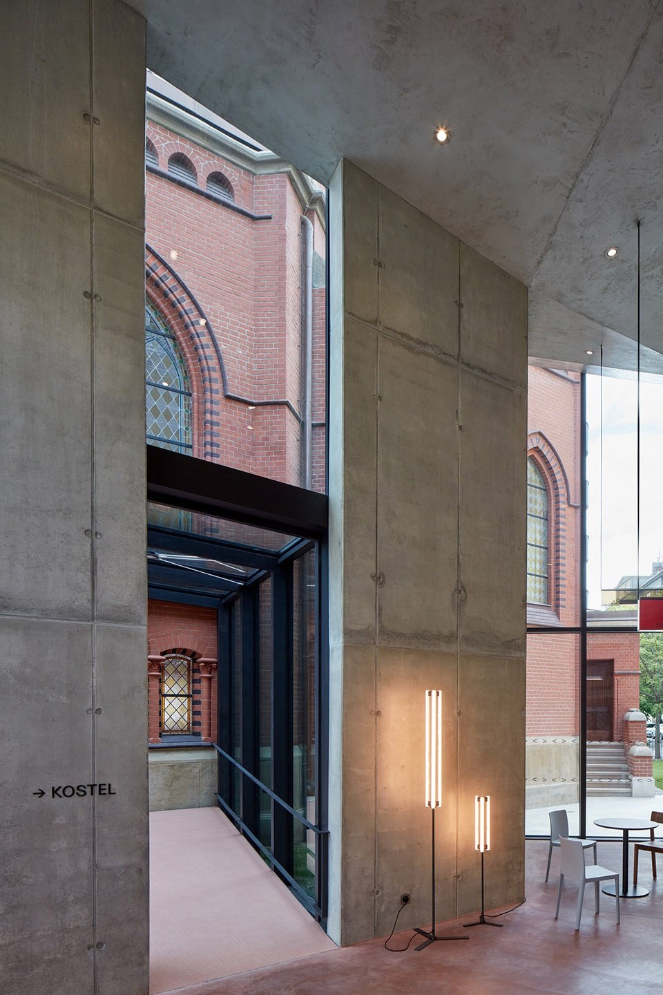 红色教堂改造，捷克 / atelier-r