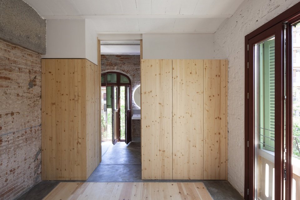 La Carbonería 集体住宅修复，巴塞罗那 / Office for Strategic Spaces