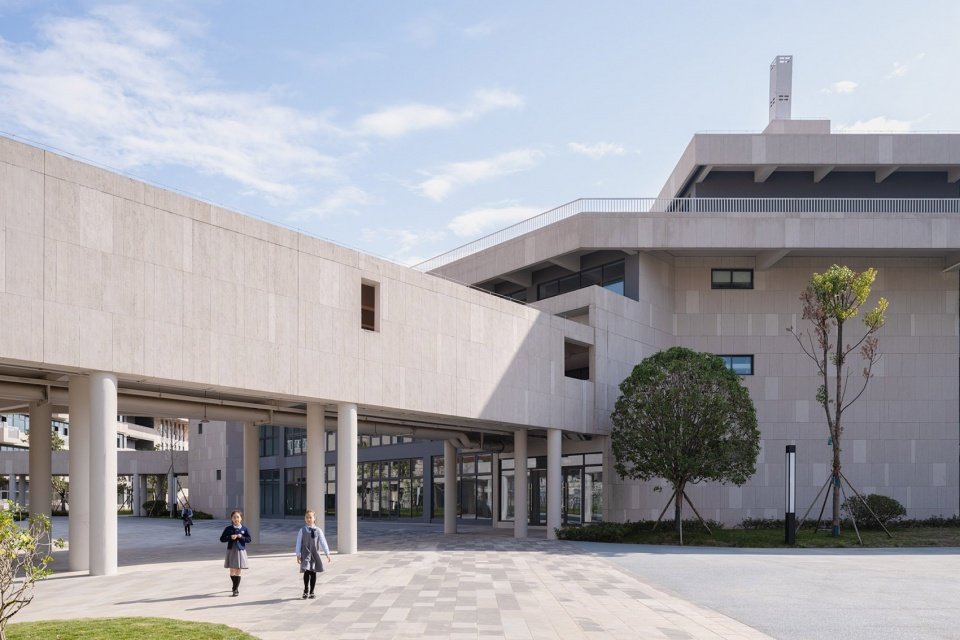 成都外国语学校仁寿校区 / 江苏中锐华东建筑设计研究院有限公司 荣朝晖工作室 成都外国语学校仁寿校区 / 江苏中锐华东建筑设计研究院有限公司 荣朝晖工作室