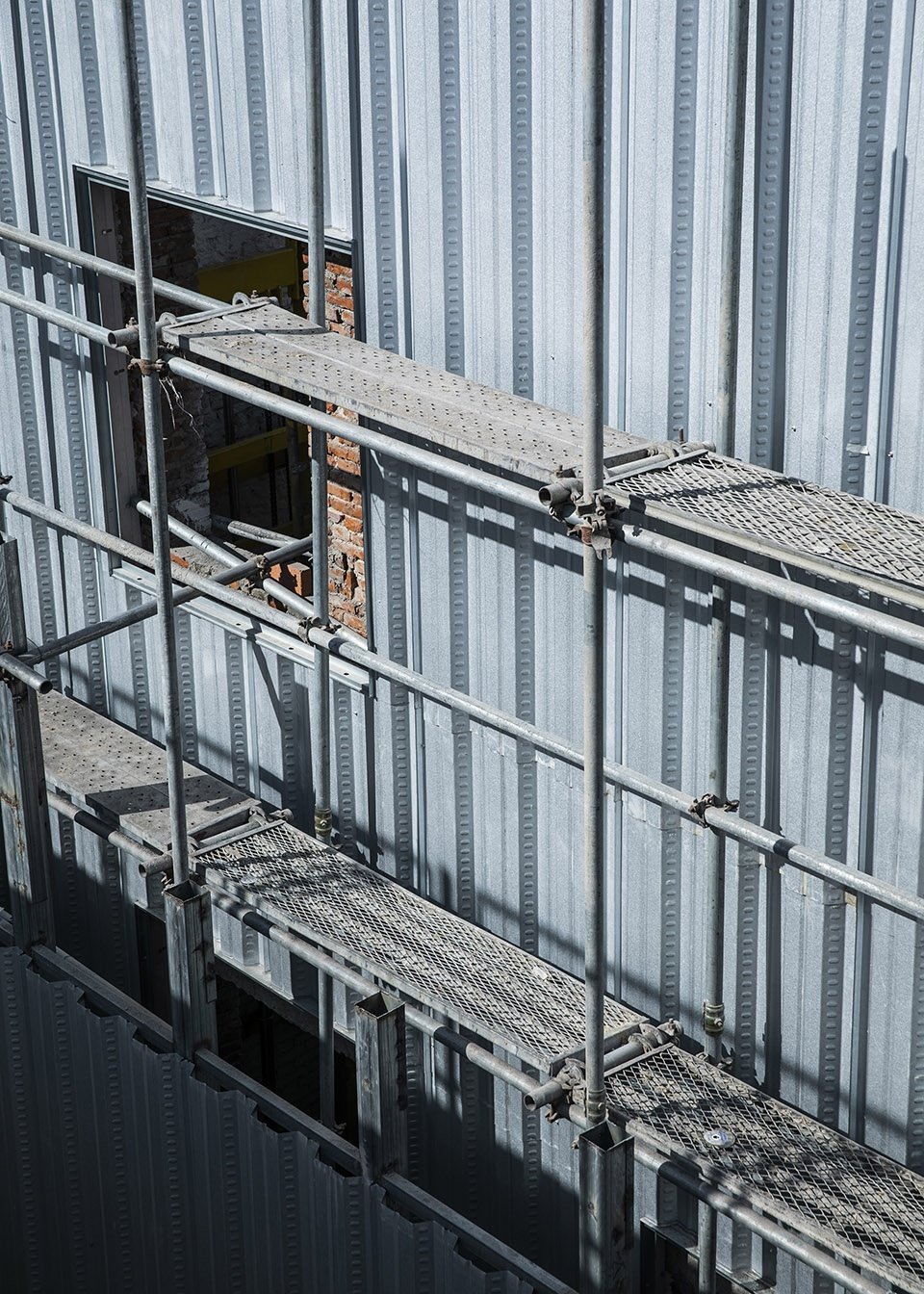 FREITAG 新店,上海 / FREITAG + 小大建筑设计事务所 FREITAG 新店,上海 / FREITAG + 小大建筑设计事务所