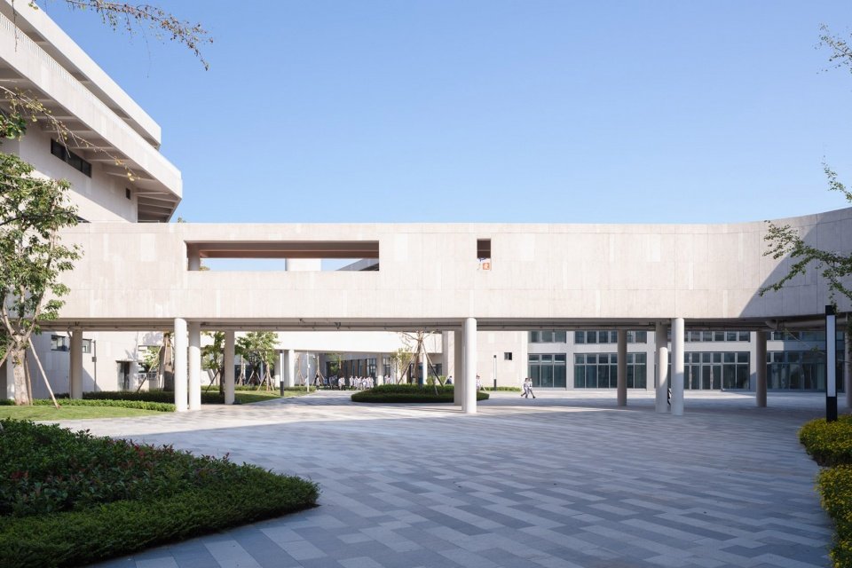 成都外国语学校仁寿校区 / 江苏中锐华东建筑设计研究院有限公司 荣朝晖工作室 成都外国语学校仁寿校区 / 江苏中锐华东建筑设计研究院有限公司 荣朝晖工作室