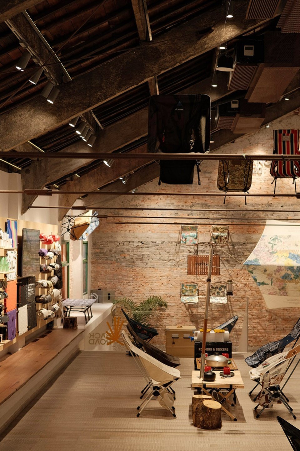 BACKROAD 户外集合店 / 杭州观堂设计 BACKROAD 户外集合店 / 杭州观堂设计