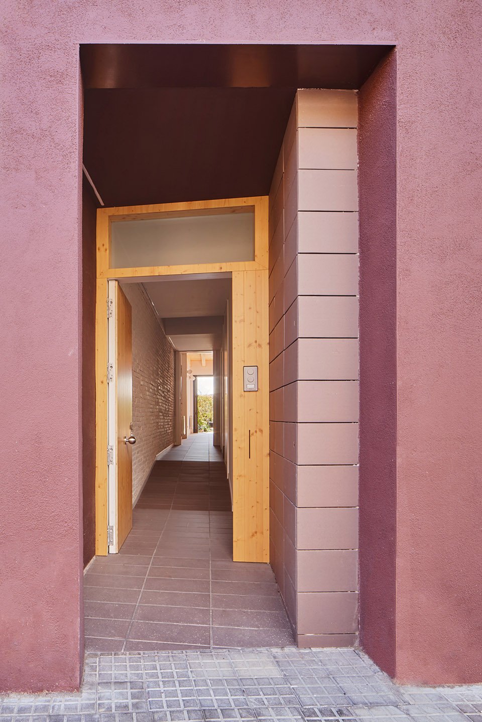 82SAN 塔拉萨联排住宅翻新扩建，巴塞罗纳 /  Vallribera Arquitectes