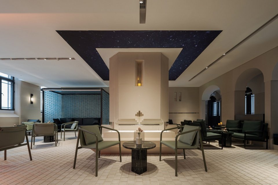 Piazza in a room: Mapoly Coffee 满坡栗咖啡(历史博物馆店)/ Wutopia Lab Piazza in a room: Mapoly Coffee 满坡栗咖啡(历史博物馆店)/ Wutopia Lab