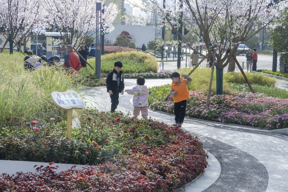 上海泾馨绿地口袋公园 / U+ Design Lab