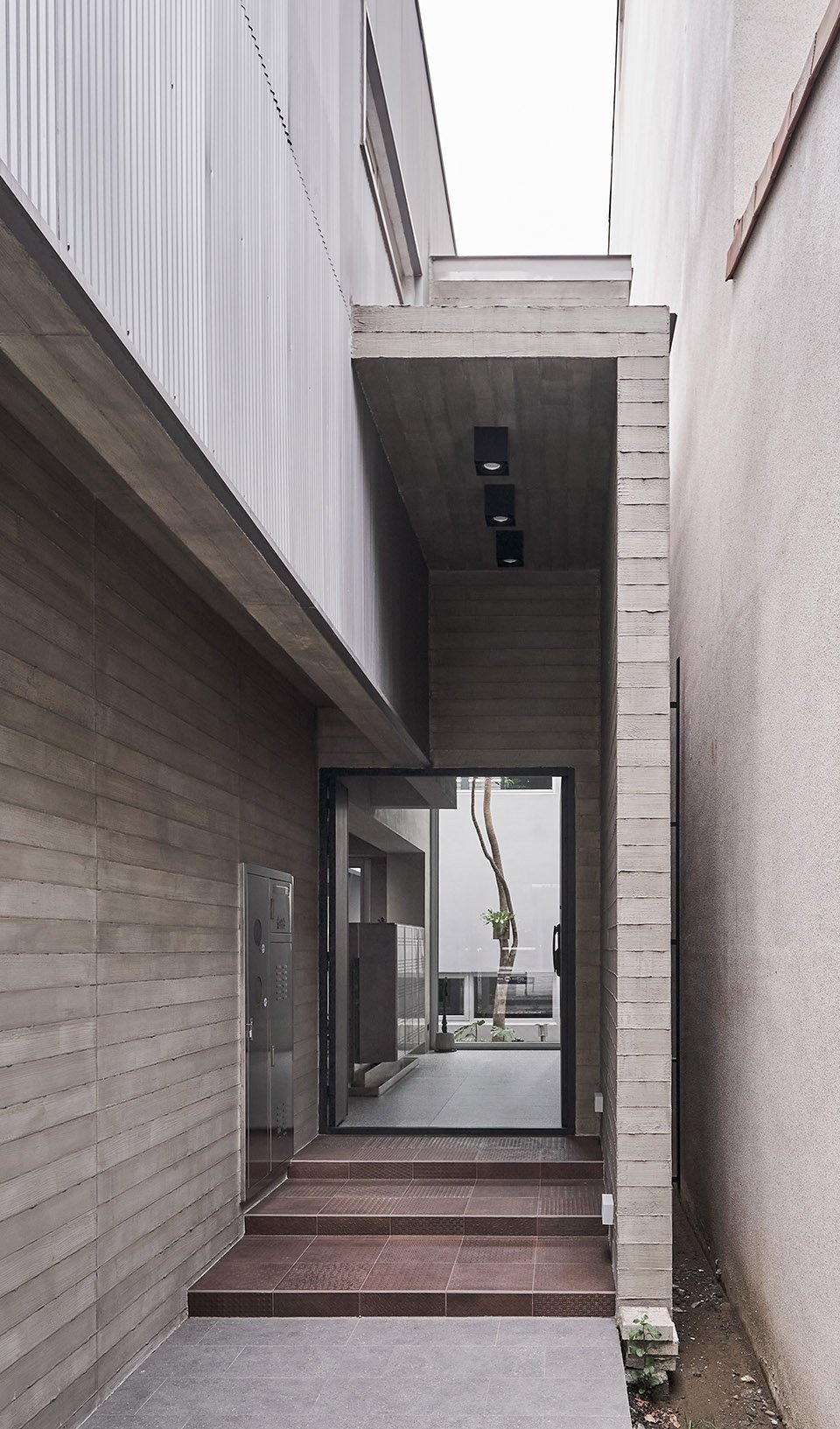 透天厝裡的三合院，高雄 / HAO Design