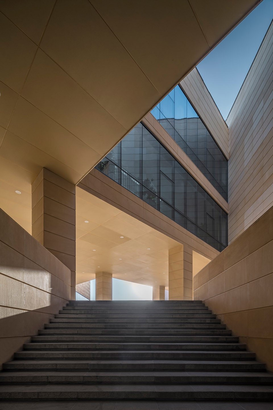 西宁市群众文化艺术活动交流中心，青海 / 西安建筑科技大学设计研究总院有限公司