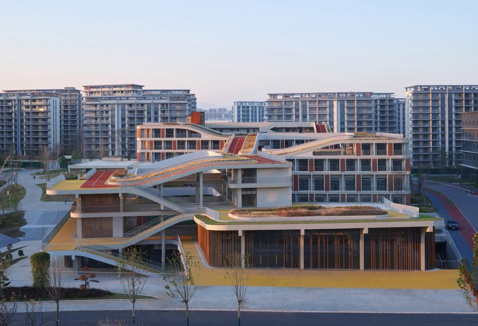 电子科大长三角研究院（衢州）·生活中心 / 同济四时方院设计研究中心