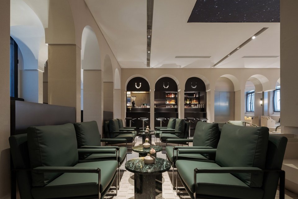 Piazza in a room: Mapoly Coffee 满坡栗咖啡(历史博物馆店)/ Wutopia Lab Piazza in a room: Mapoly Coffee 满坡栗咖啡(历史博物馆店)/ Wutopia Lab