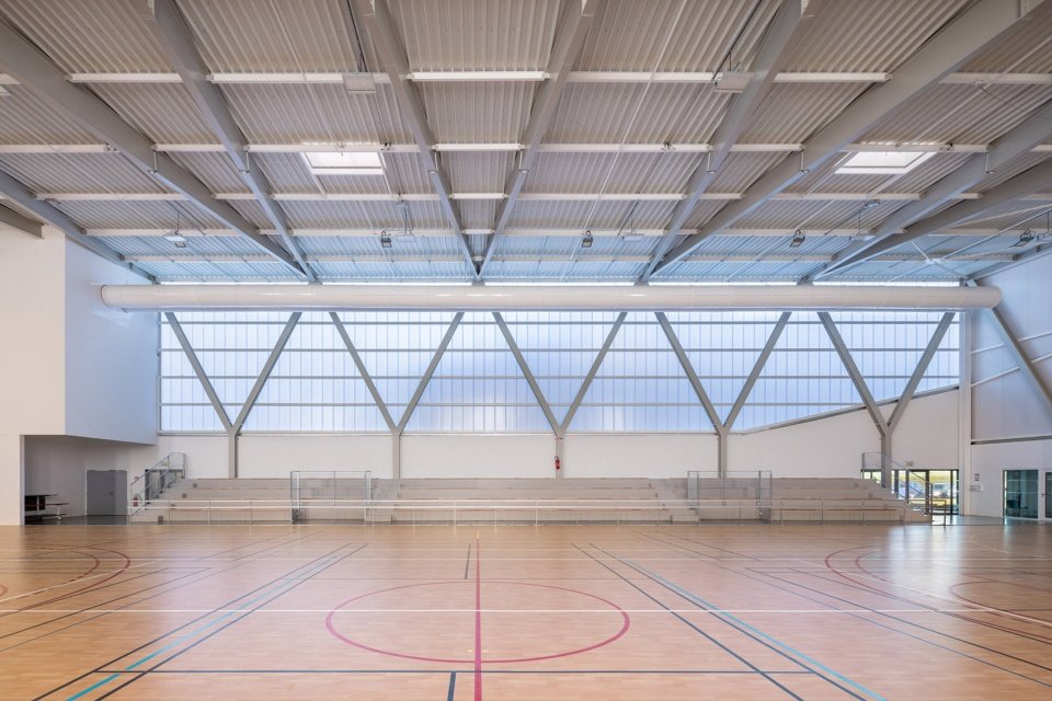 Coum 体育中心翻新扩建，法国 / ENO Architectes