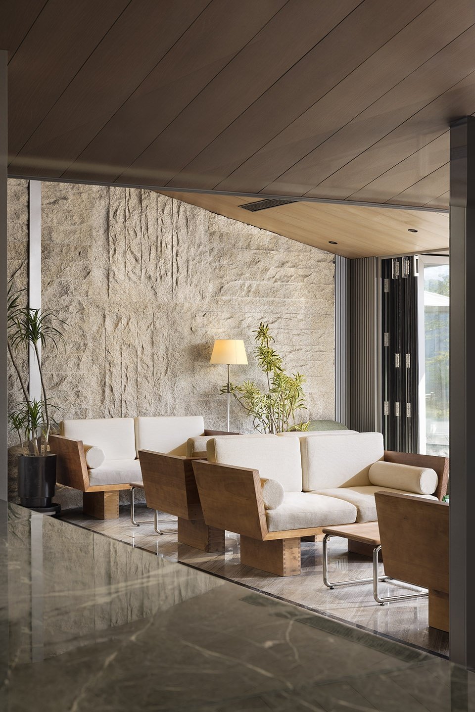 EUEU 餐饮店，广东惠州 / SORA