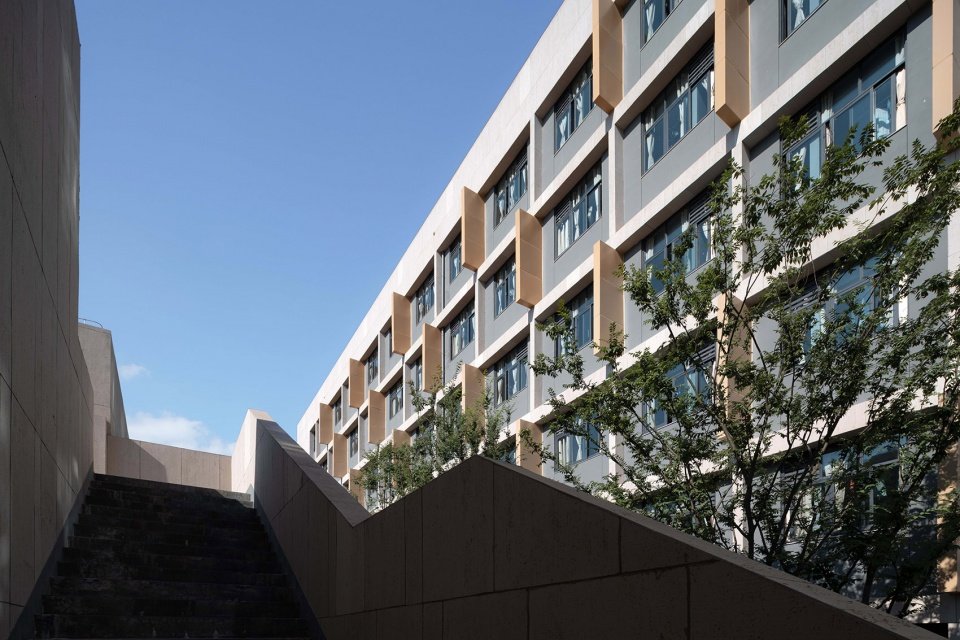 成都外国语学校仁寿校区 / 江苏中锐华东建筑设计研究院有限公司 荣朝晖工作室 成都外国语学校仁寿校区 / 江苏中锐华东建筑设计研究院有限公司 荣朝晖工作室