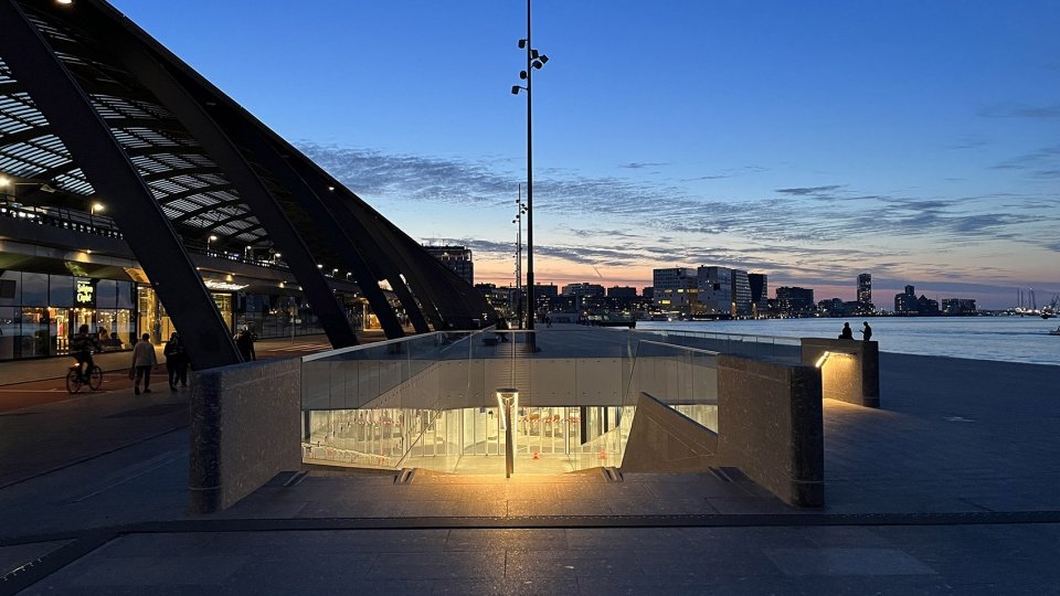 IJboulevard 水下自行车停车场,荷兰 / VenhoevenCS IJboulevard 水下自行车停车场,荷兰 / VenhoevenCS