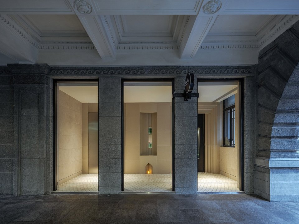 Piazza in a room: Mapoly Coffee 满坡栗咖啡(历史博物馆店)/ Wutopia Lab Piazza in a room: Mapoly Coffee 满坡栗咖啡(历史博物馆店)/ Wutopia Lab