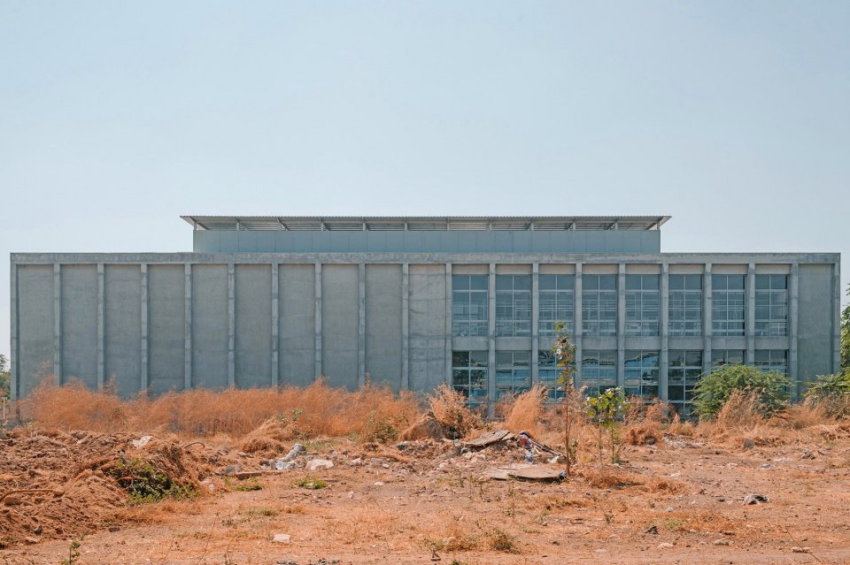 Mallcom 工厂，印度 / IKSOI