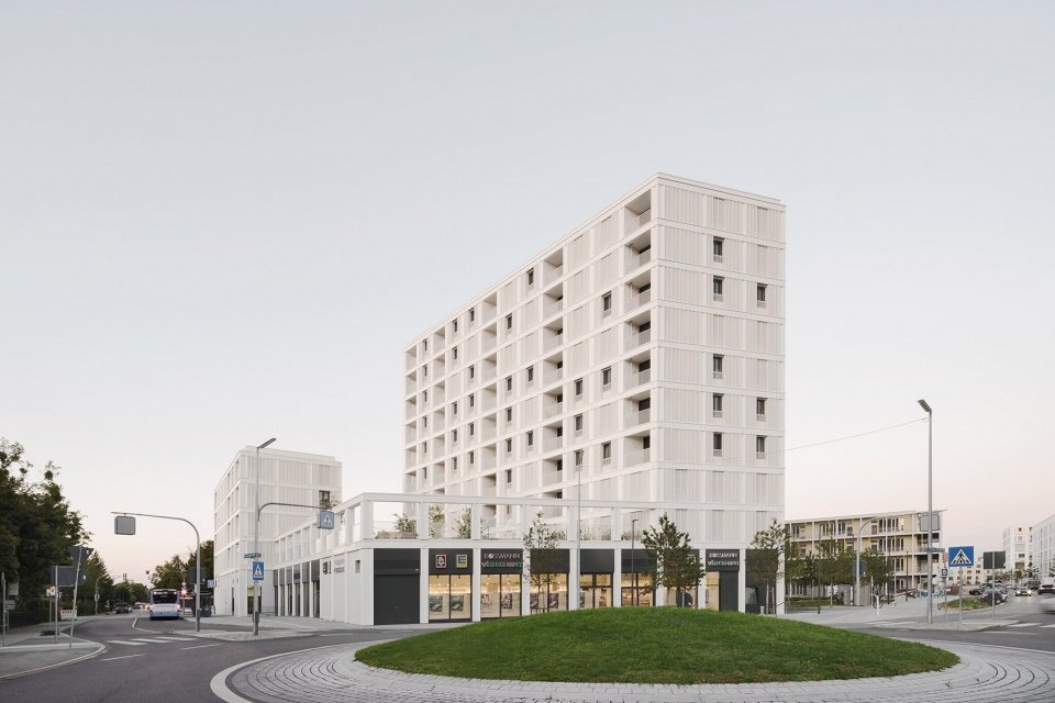 Paul-Gerhardt-Allee 住宅商业综合体，德国 / allmannwappner