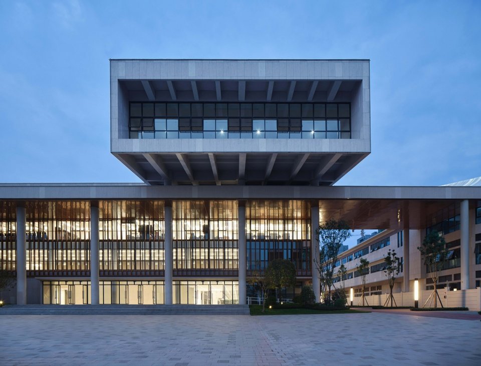 成都外国语学校仁寿校区 / 江苏中锐华东建筑设计研究院有限公司 荣朝晖工作室 成都外国语学校仁寿校区 / 江苏中锐华东建筑设计研究院有限公司 荣朝晖工作室