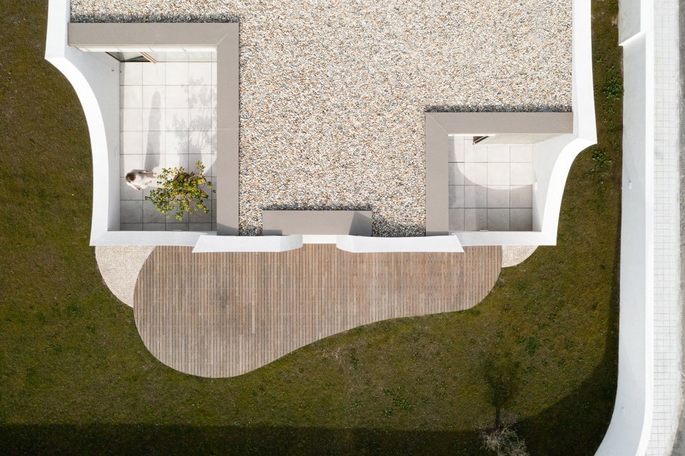 “花瓣庭院”住宅，波尔图 / Sandra Micaela Casinha Atelier