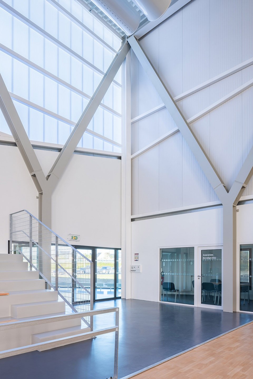 Coum 体育中心翻新扩建，法国 / ENO Architectes