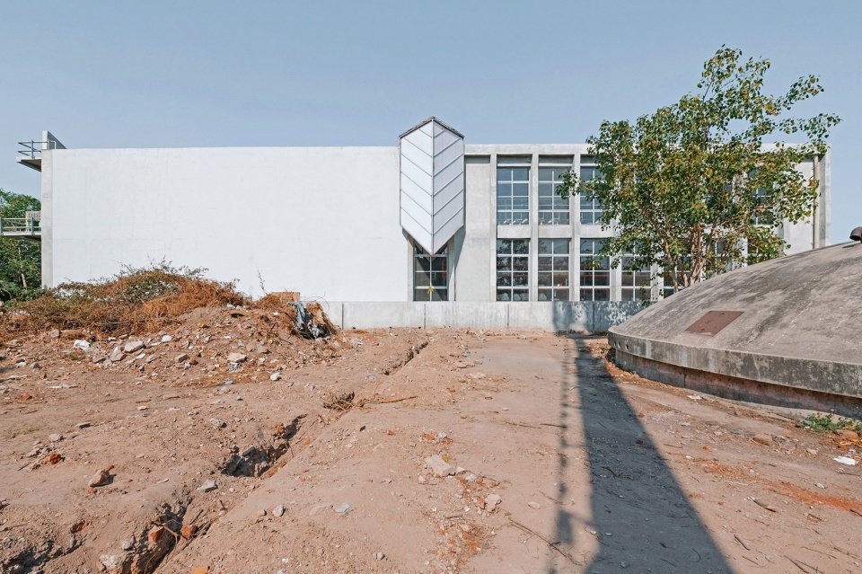 Mallcom 工厂，印度 / IKSOI