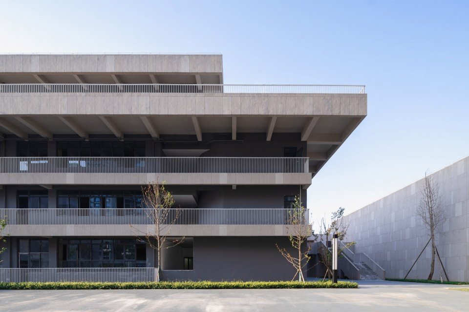 成都外国语学校仁寿校区 / 江苏中锐华东建筑设计研究院有限公司 荣朝晖工作室 成都外国语学校仁寿校区 / 江苏中锐华东建筑设计研究院有限公司 荣朝晖工作室