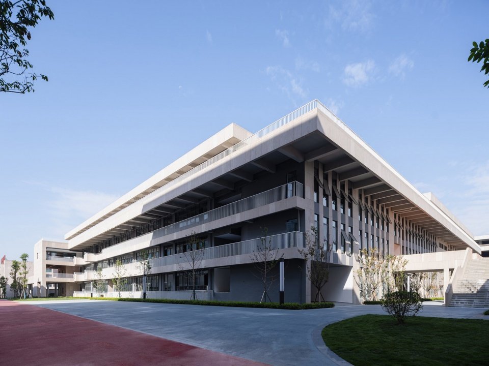 成都外国语学校仁寿校区 / 江苏中锐华东建筑设计研究院有限公司 荣朝晖工作室 成都外国语学校仁寿校区 / 江苏中锐华东建筑设计研究院有限公司 荣朝晖工作室