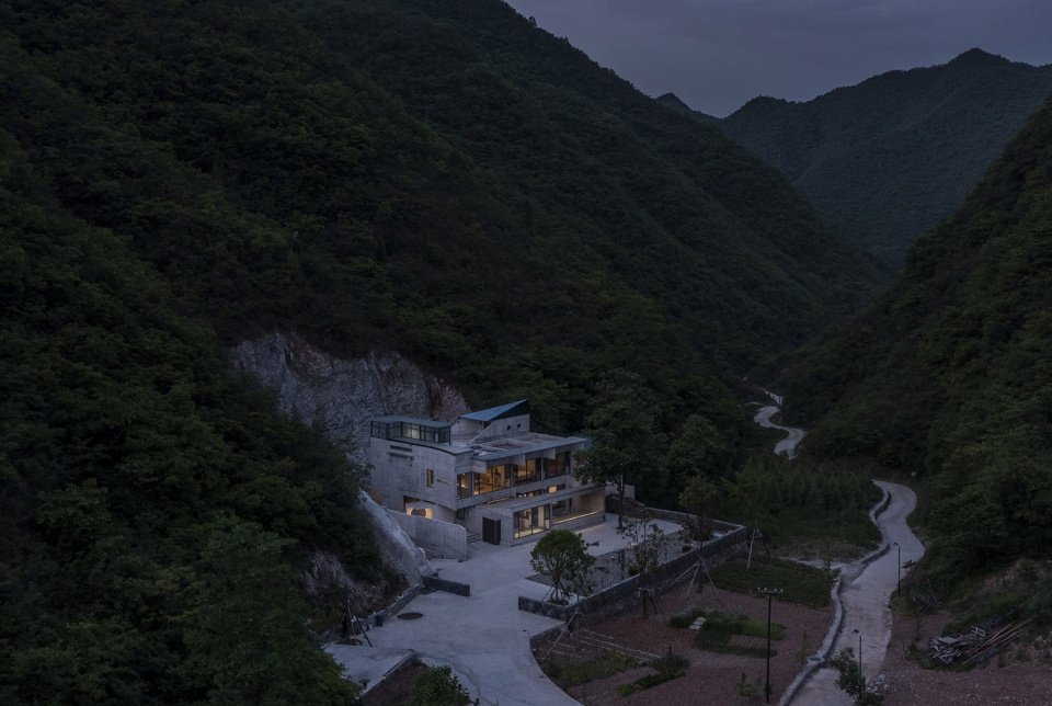 崖之家，十堰 / 郦文曦建筑事务所