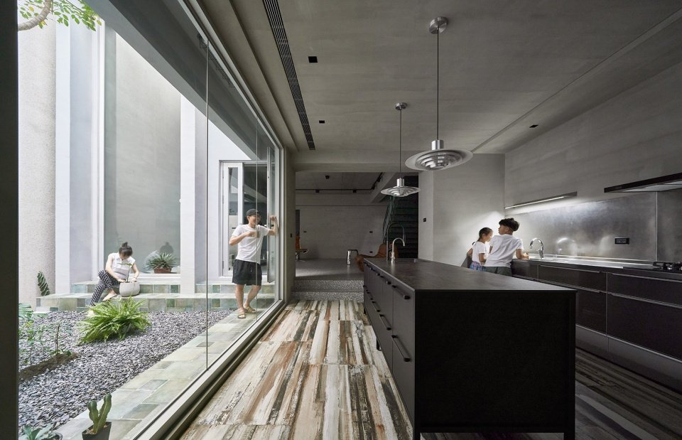 透天厝裡的三合院，高雄 / HAO Design