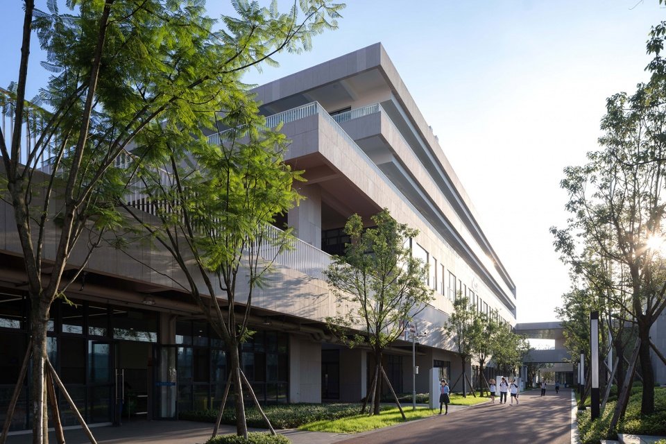 成都外国语学校仁寿校区 / 江苏中锐华东建筑设计研究院有限公司 荣朝晖工作室 成都外国语学校仁寿校区 / 江苏中锐华东建筑设计研究院有限公司 荣朝晖工作室