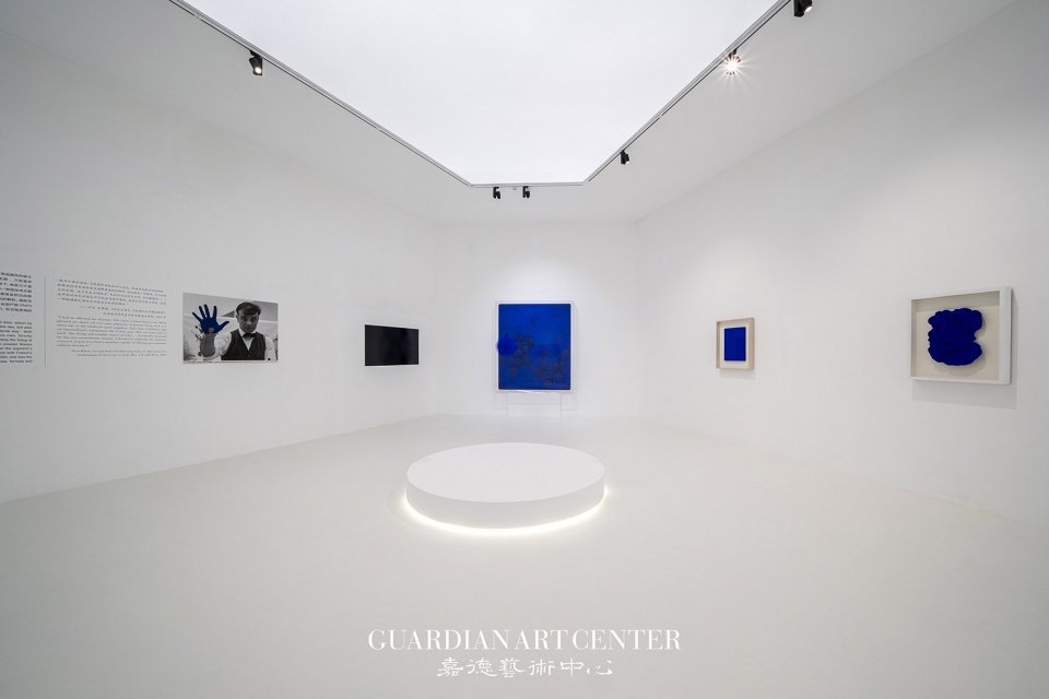 扎哈·哈迪德建筑事务所设计展和伊夫·克莱因中国首展盛大揭幕