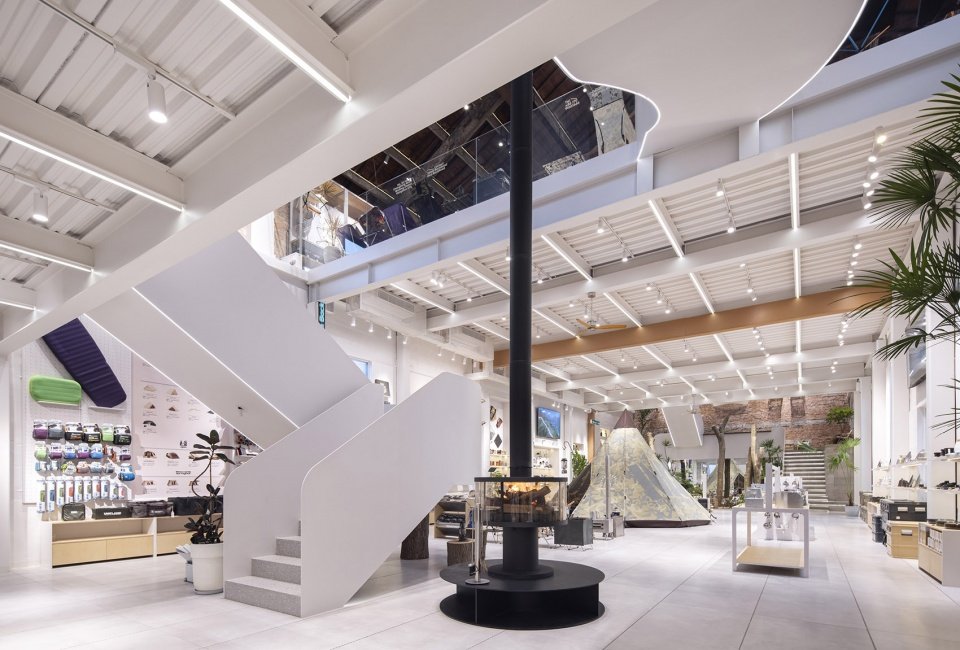 BACKROAD 户外集合店 / 杭州观堂设计 BACKROAD 户外集合店 / 杭州观堂设计