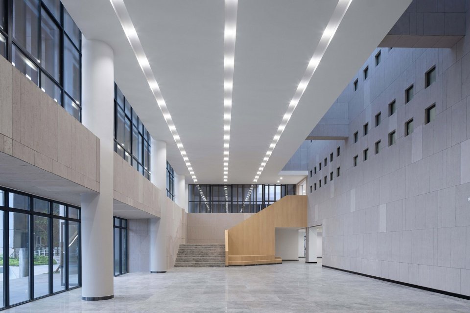 成都外国语学校仁寿校区 / 江苏中锐华东建筑设计研究院有限公司 荣朝晖工作室 成都外国语学校仁寿校区 / 江苏中锐华东建筑设计研究院有限公司 荣朝晖工作室