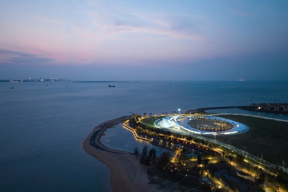 海口“天空之山”滨海驿站 / 藤本壮介建筑设计事务所