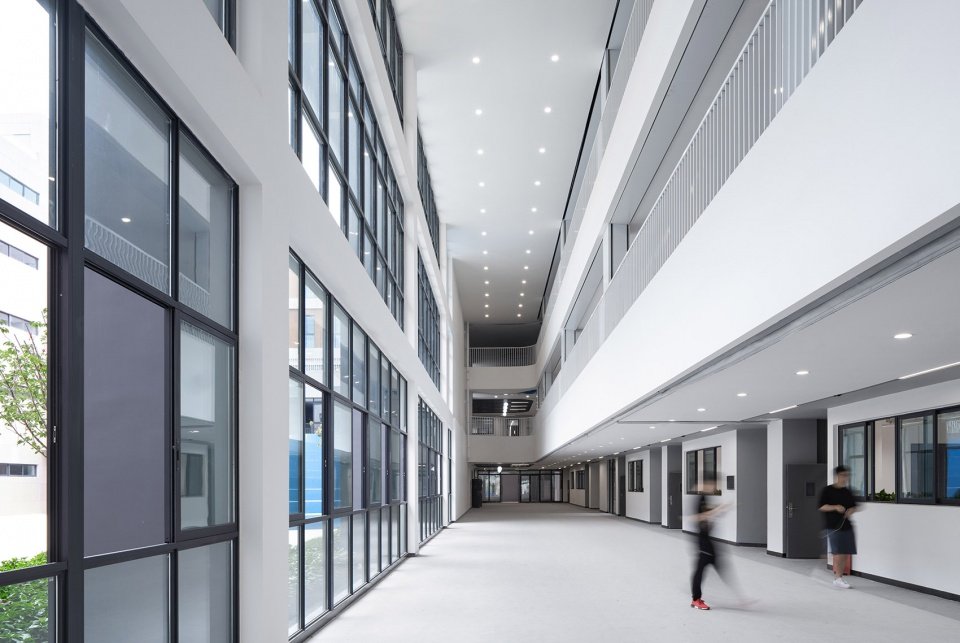 成都外国语学校仁寿校区 / 江苏中锐华东建筑设计研究院有限公司 荣朝晖工作室 成都外国语学校仁寿校区 / 江苏中锐华东建筑设计研究院有限公司 荣朝晖工作室