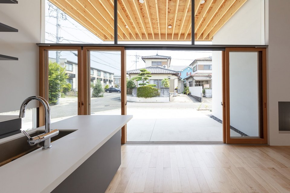 钩状多层交叉房屋，日本 / ihrmk