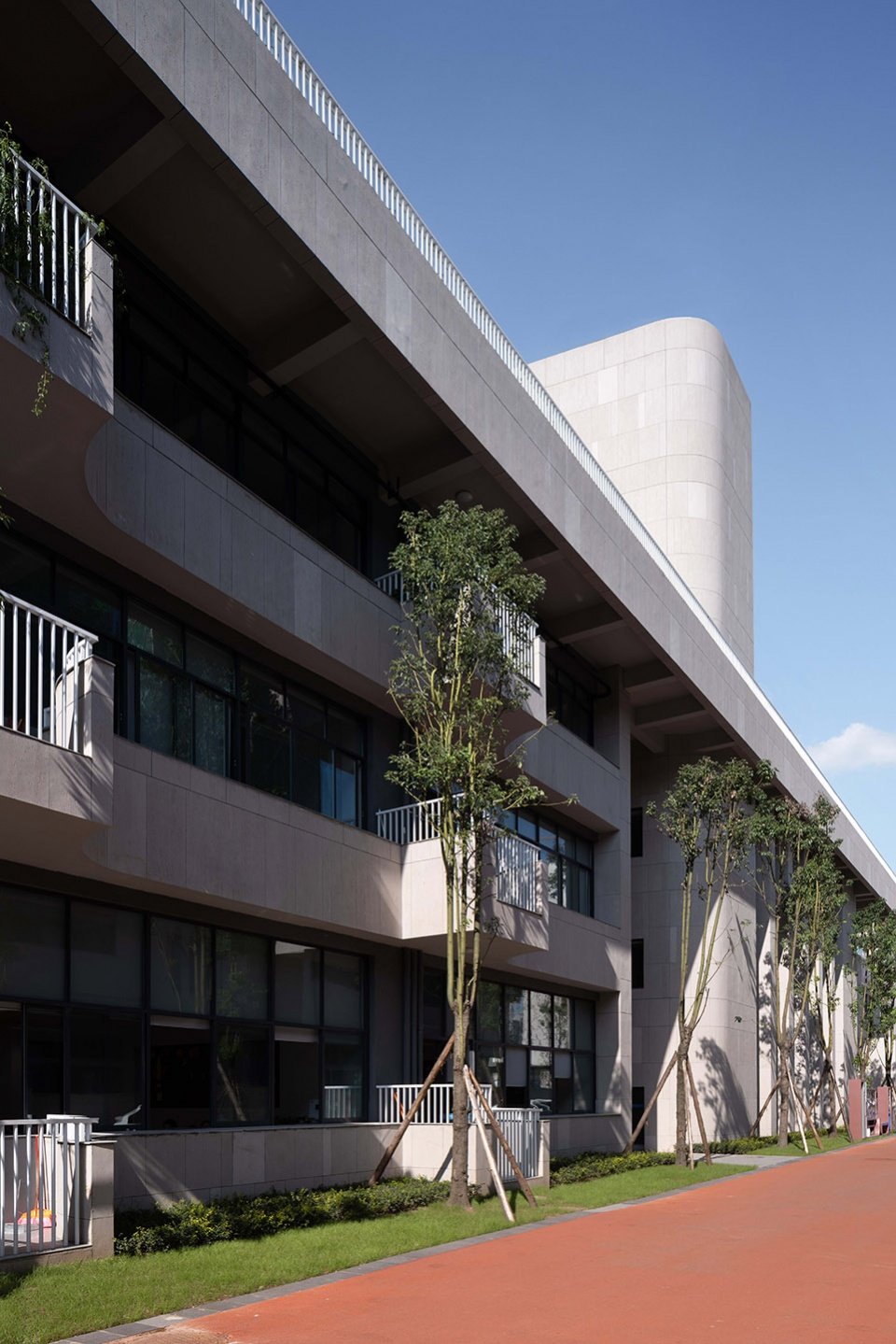 成都外国语学校仁寿校区 / 江苏中锐华东建筑设计研究院有限公司 荣朝晖工作室 成都外国语学校仁寿校区 / 江苏中锐华东建筑设计研究院有限公司 荣朝晖工作室