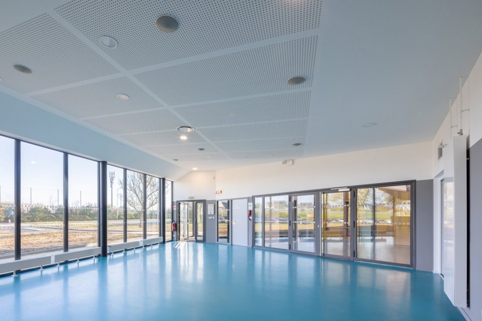 Coum 体育中心翻新扩建，法国 / ENO Architectes