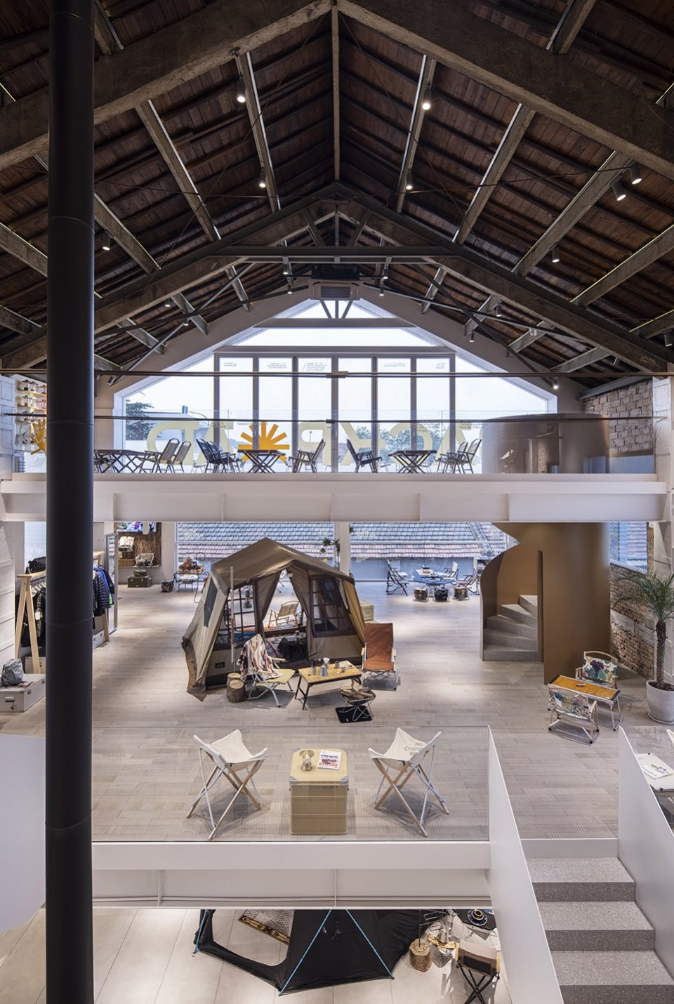 BACKROAD 户外集合店 / 杭州观堂设计 BACKROAD 户外集合店 / 杭州观堂设计