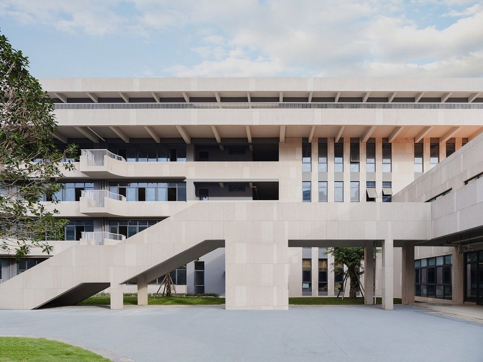 成都外国语学校仁寿校区 / 江苏中锐华东建筑设计研究院有限公司 荣朝晖工作室 成都外国语学校仁寿校区 / 江苏中锐华东建筑设计研究院有限公司 荣朝晖工作室