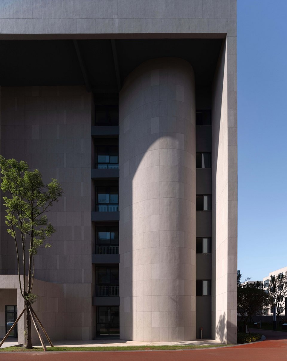 成都外国语学校仁寿校区 / 江苏中锐华东建筑设计研究院有限公司 荣朝晖工作室 成都外国语学校仁寿校区 / 江苏中锐华东建筑设计研究院有限公司 荣朝晖工作室